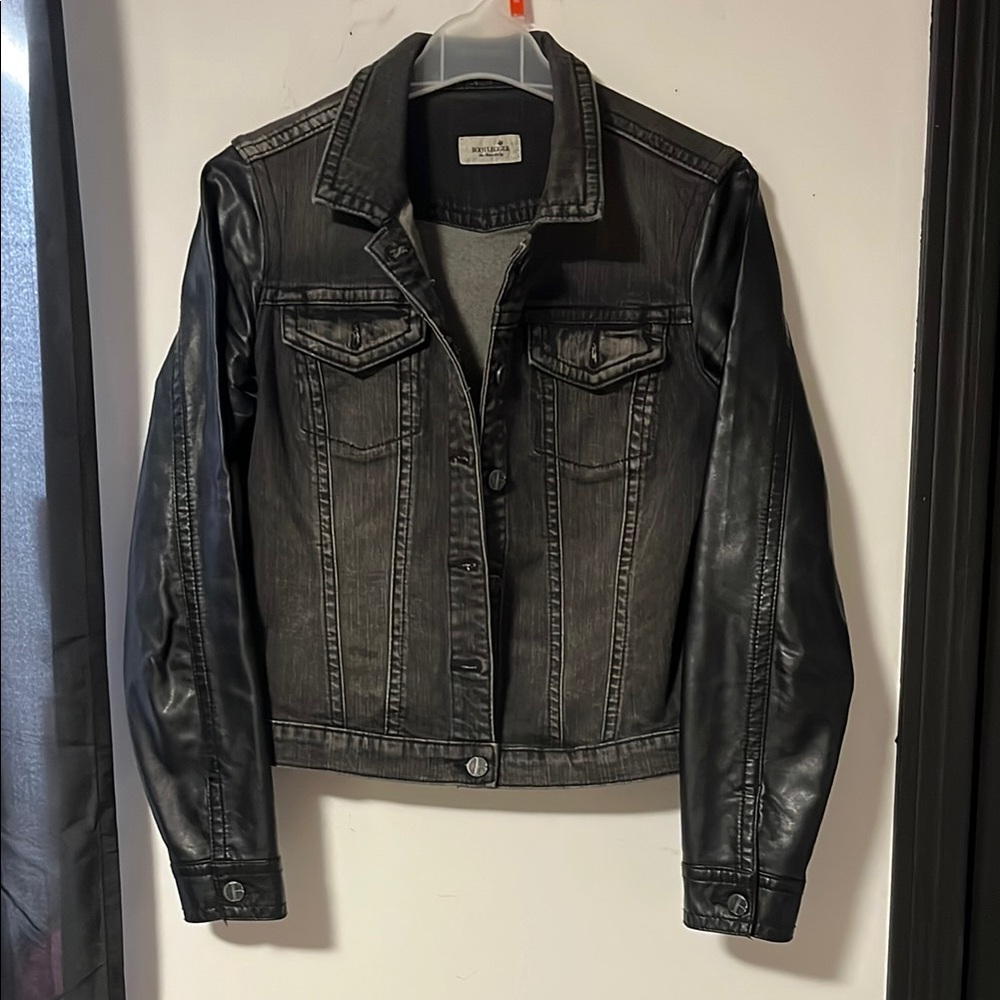 Edgy Black Jean Jacket with Modern Leather Sleeves